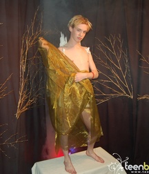 Blond, with wings 5a43c16d45ed8.jpg