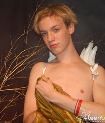 Blond, with wings 5a43c1722b1c3.jpg