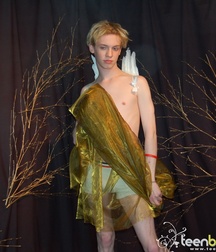 Blond, with wings 5a43c17953d1d.jpg