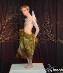 Blond, with wings 5a43c1871486e.jpg
