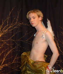 Blond, with wings 5a43c18991cb1.jpg