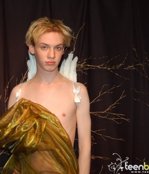 Blond, with wings 5a43c18b9bc9c.jpg