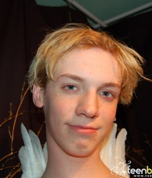 Blond, with wings 5a43c18d8f886.jpg