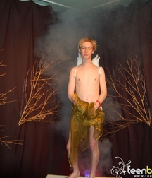 Blond, with wings 5a43c1a8e96cb.jpg