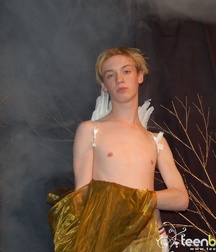 Blond, with wings 5a43c1af4d237.jpg