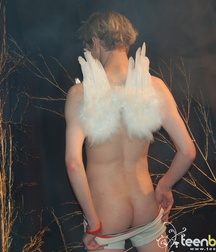 Blond, with wings 5a43c1d4be314.jpg