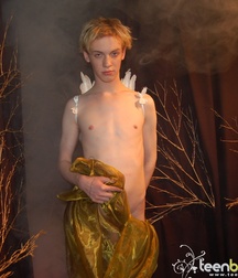 Blond, with wings 5a43c2042608a.jpg