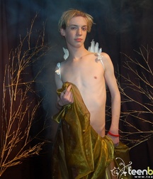 Blond, with wings 5a43c20866140.jpg