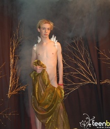 Blond, with wings 5a43c20ca2e31.jpg