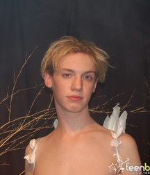 Blond, with wings 5a43c221c63ba.jpg
