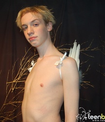 Blond, with wings 5a43c2268a00a.jpg