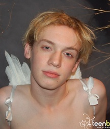 Blond, with wings 5a43c23483187.jpg