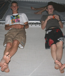 feet 6 5962719383a70.png