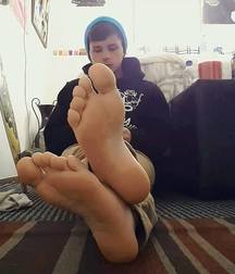 feet 12 5a3018a05ceca.jpg