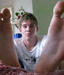 feet 13 5a42218be2e2a.jpg