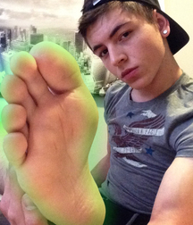 feet 13 5a422196bf1a6.jpg