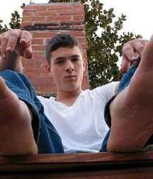 boys feet 18 5ad093fae88f0.jpg