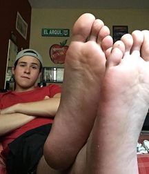 feet 20 5b546ab726a70.jpg