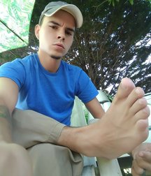 feet 23 5bfdc0fbabba0.jpg