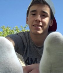 feet 23 5bfdc10058729.jpg