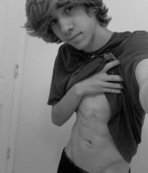 show your tummy 56c0900c0e9ed.jpg
