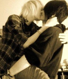 emo love 56c86a2c3eb32.jpg