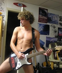 guitar heros 56ed87a355f94.jpg