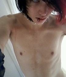 emo 5778f987619b7.jpg