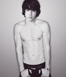 shirtless and loving it 5794dcc86e121.jpg