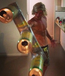 shirtless blonds 57977563b74bb.jpg