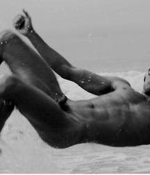 no clothes zone 57a409dad8fca.jpg