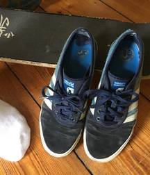 Feet, sneakers and nudes 593440bdda6fa.jpg