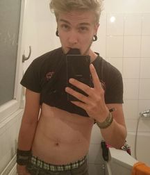Emo Boys 59da0d3aa3693.jpg