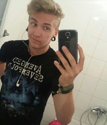 Emo Boys 59da0d3ded014.jpg
