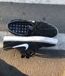 Boys socks sneakers & feet 1 5a283b41ddebf.jpg