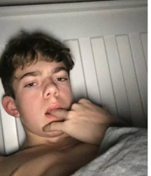Selfie Boys 2 5a788a7d6d6c5.png