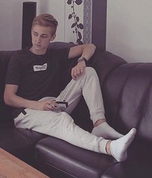 Twinks and feet and socks etc 5a788e8ec5496.jpg