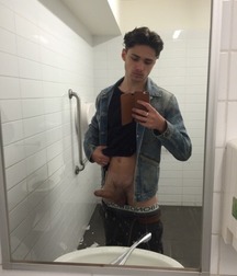 Hot boys and their phone cameras 5a7891b61d338.jpg