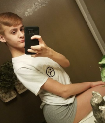 Super Hot Twinks 030618 5b141094c1f4e.png