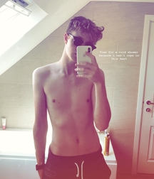 Twinks 1607 5b4cd5b5af020.jpg