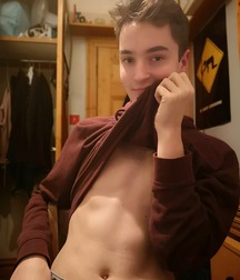 Hung guy 5c12d34827e07.jpg