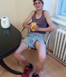 Karl needs new shorts 5dfeea7a364d3.jpg