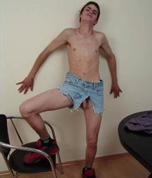 Karl needs new shorts 5dfeea9895755.jpg