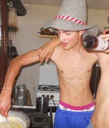 young men 59628a6148cb9.jpg