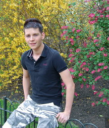 hot boy at play 59d6d21d5c803.jpg