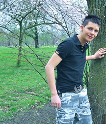 hot boy at play 59d6d224dd755.jpg