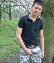 hot boy at play 59d6d2280d886.jpg