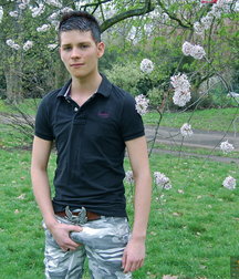 hot boy at play 59d6d22901153.jpg