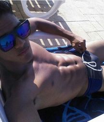 guys4gays 59d6ddc7e2eab.jpg