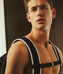 guys4gays 59d6de52de35c.jpg
